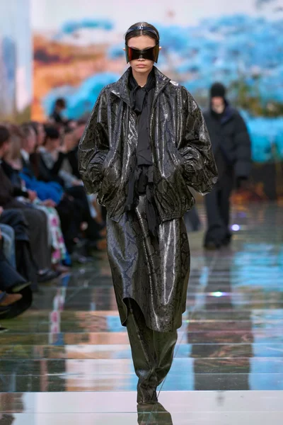 Look 32